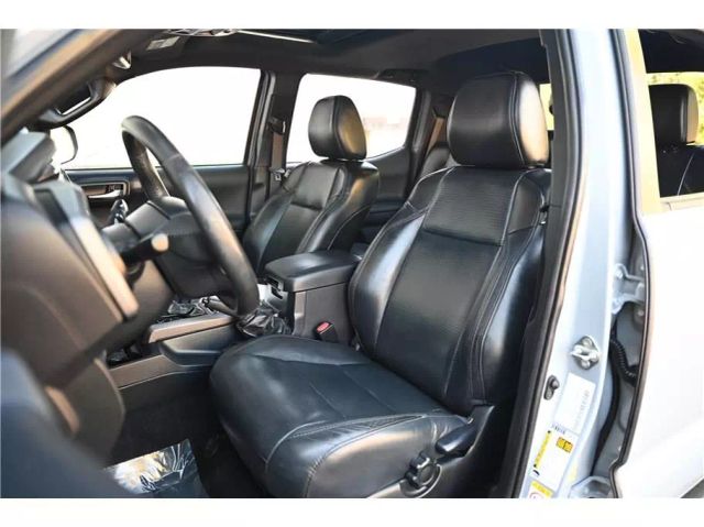 Vehicle image 23 of 33