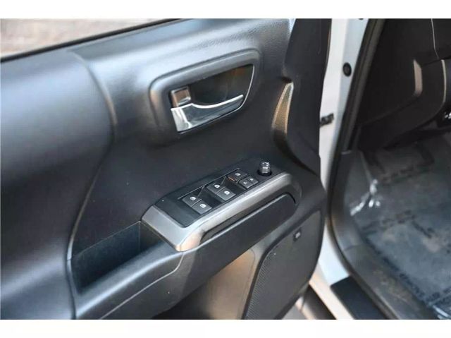 Vehicle image 22 of 33
