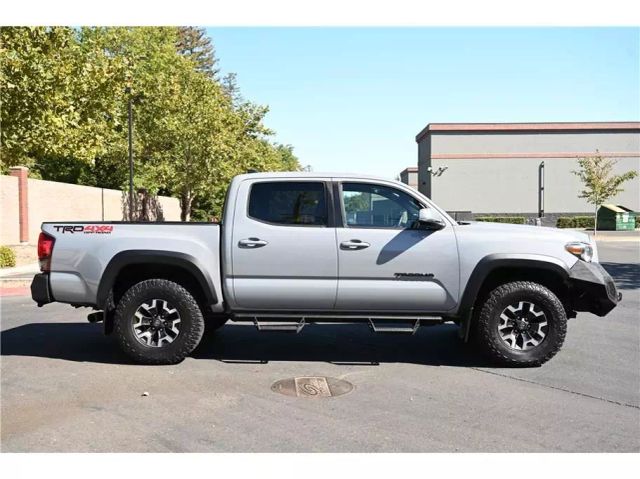Vehicle image 4 of 33