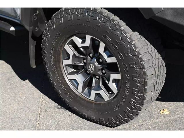 Vehicle image 9 of 33
