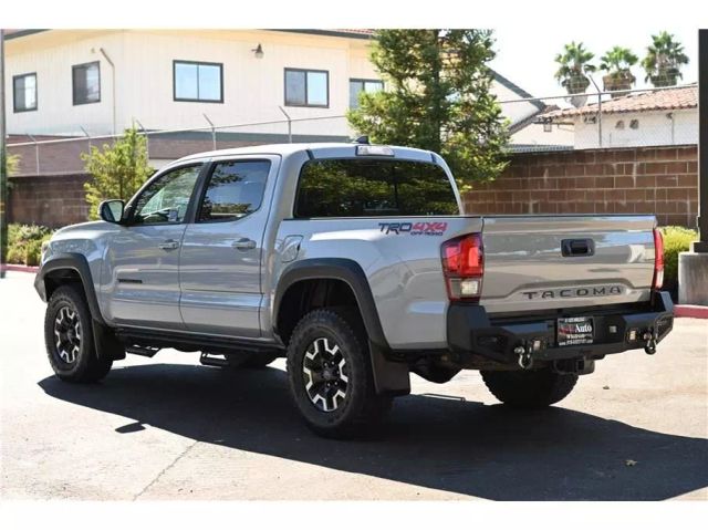 Vehicle image 7 of 33