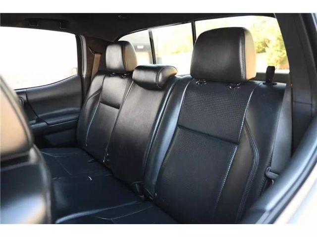 Vehicle image 18 of 33