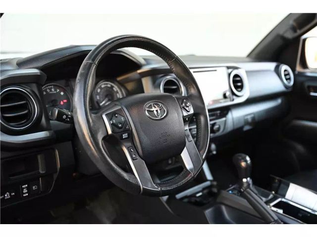 Vehicle image 25 of 33