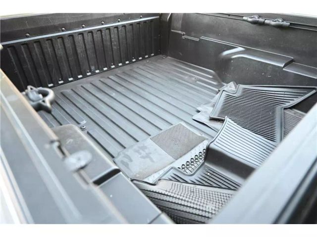 Vehicle image 16 of 33