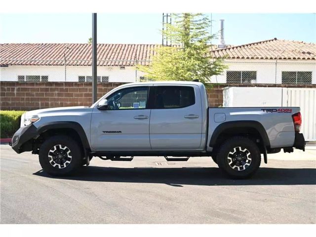 Vehicle image 8 of 33