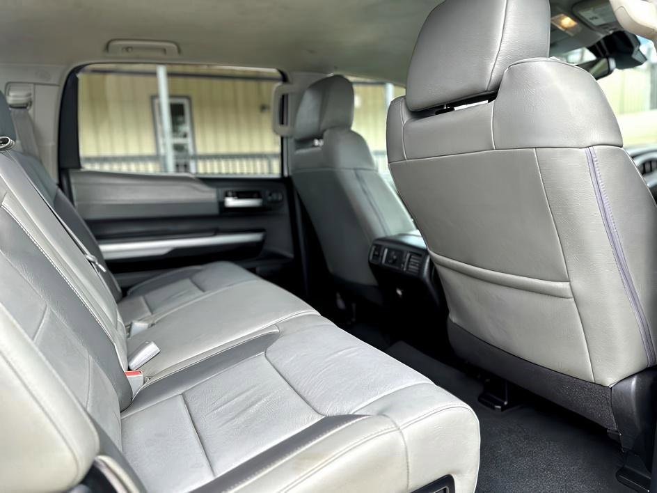 Vehicle image 21 of 32