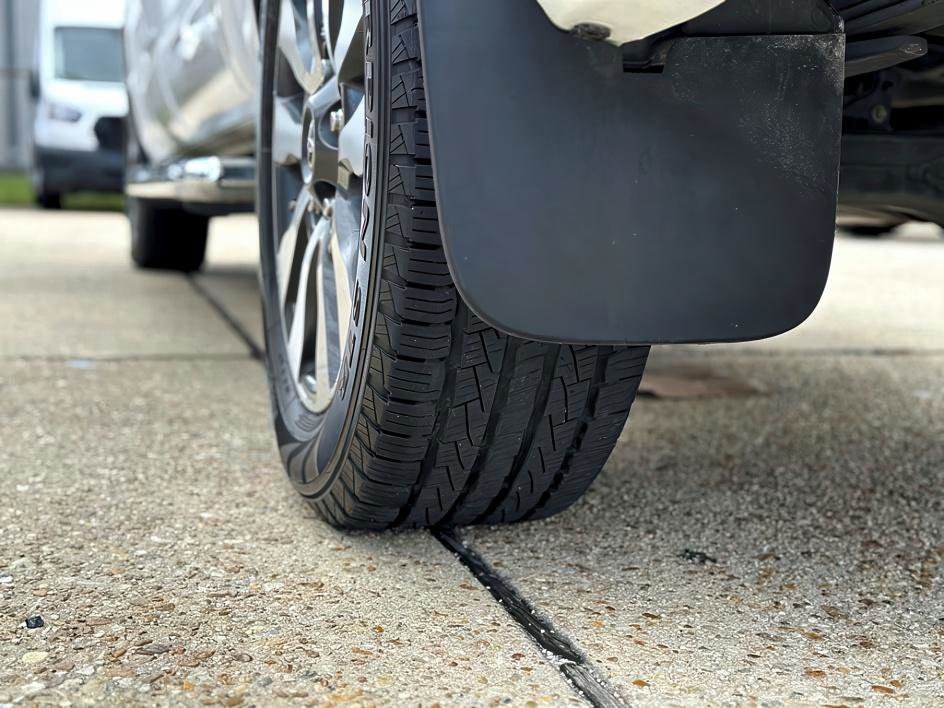 Vehicle image 13 of 32
