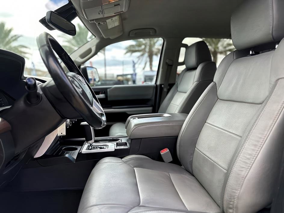 Vehicle image 17 of 32