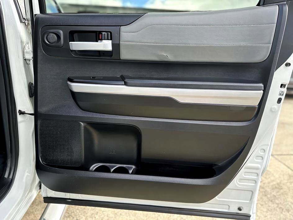 Vehicle image 20 of 32