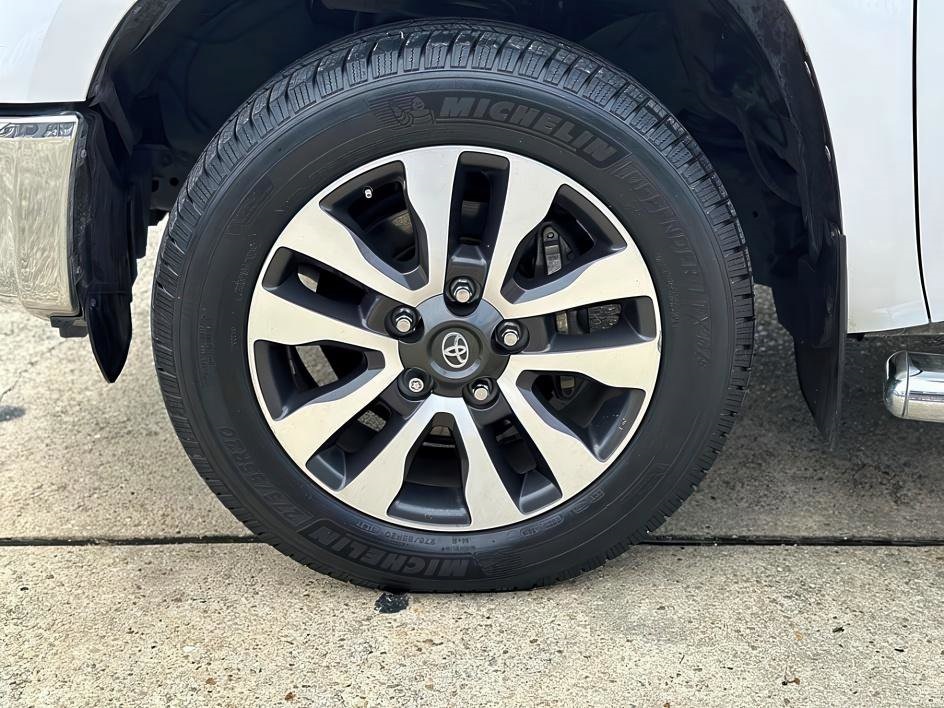Vehicle image 9 of 32