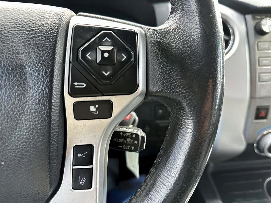 Vehicle image 26 of 32