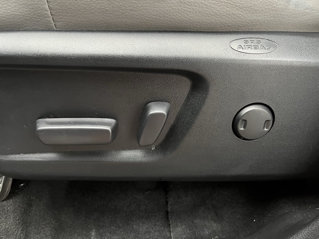 Vehicle image 14 of 35
