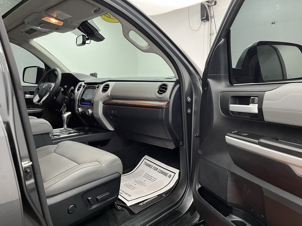 Vehicle image 21 of 35