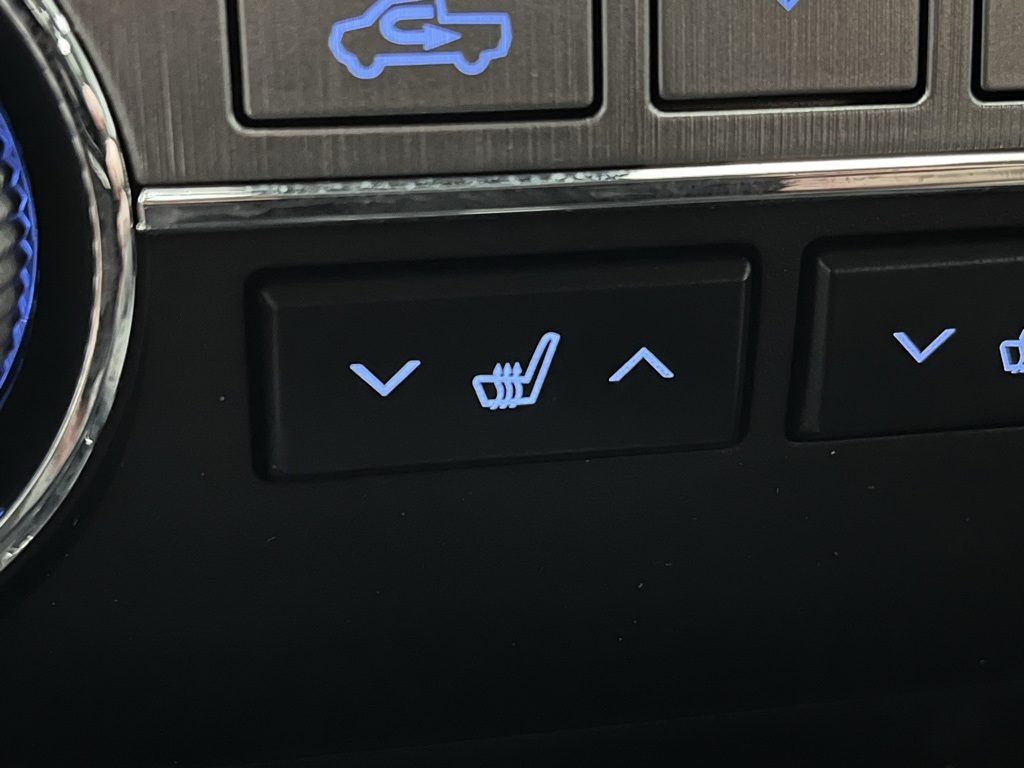 Vehicle image 13 of 35