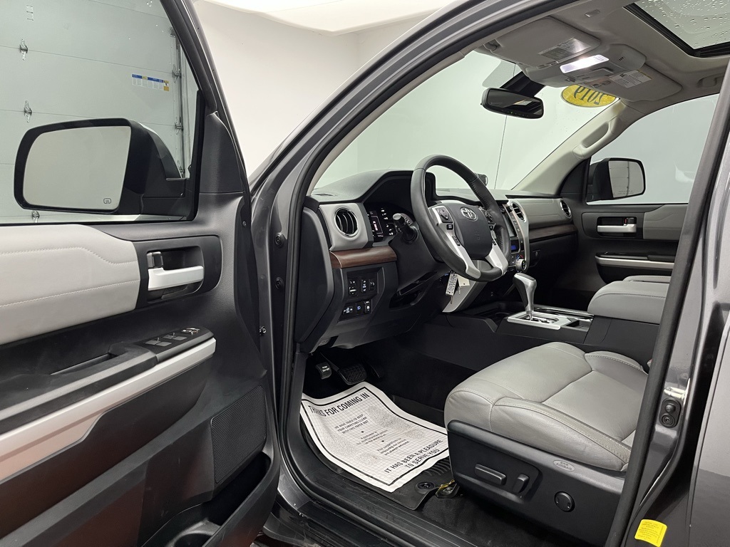 Vehicle image 18 of 35