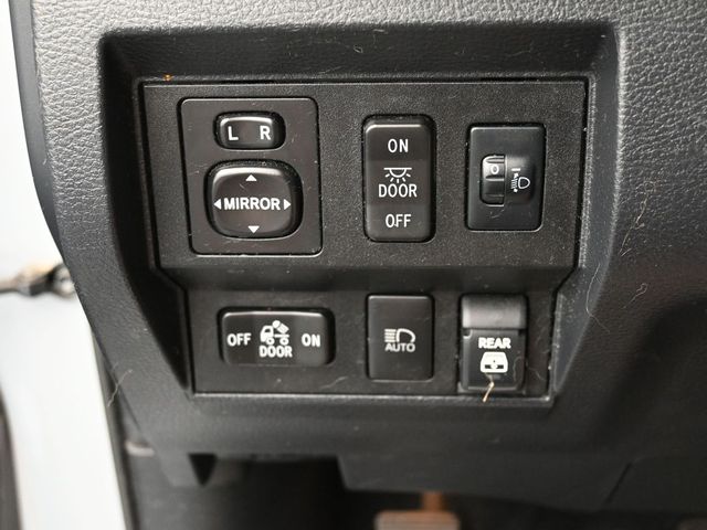 Vehicle image 70 of 73