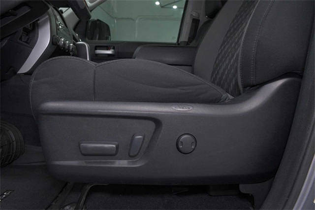Vehicle image 16 of 18
