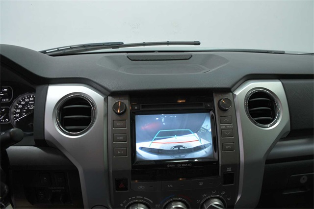 Vehicle image 14 of 18