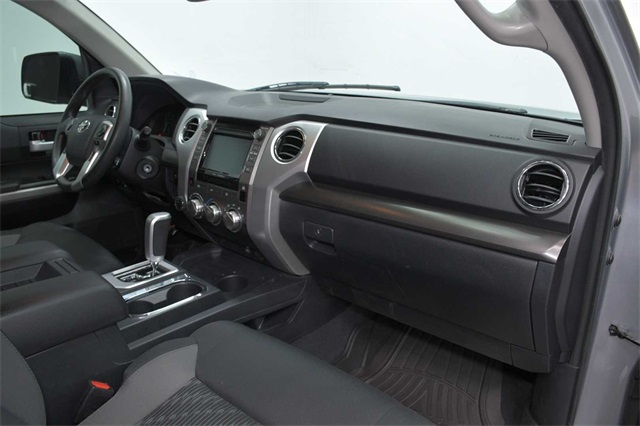 Vehicle image 11 of 18
