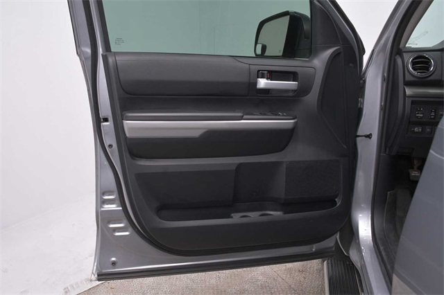 Vehicle image 18 of 18