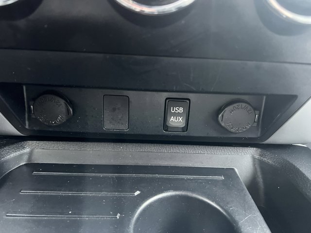 Vehicle image 21 of 27