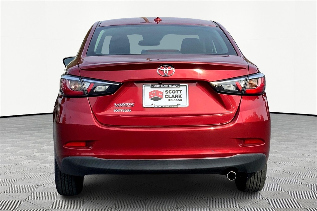 Vehicle image 4 of 22