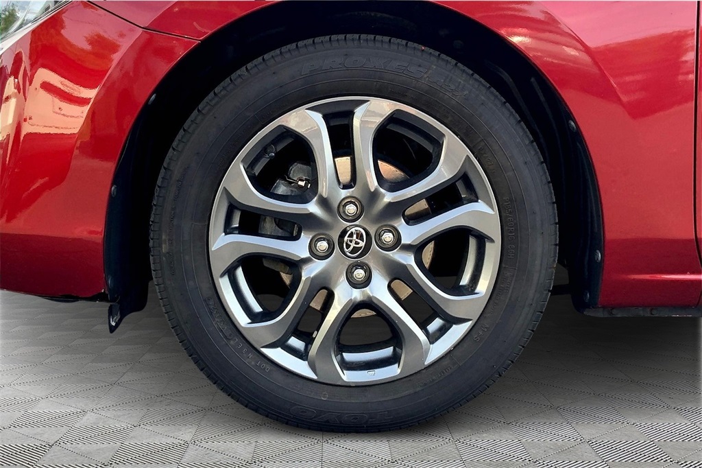 Vehicle image 21 of 22