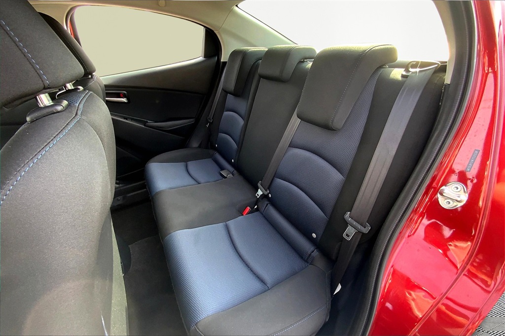Vehicle image 16 of 22