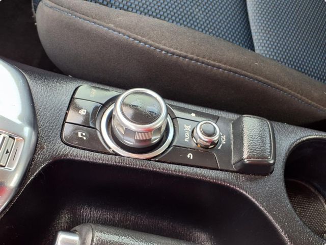Vehicle image 22 of 32