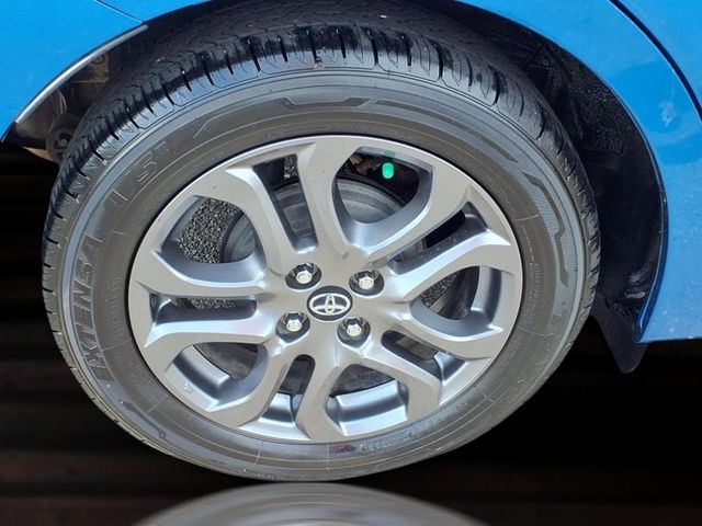 Vehicle image 25 of 32