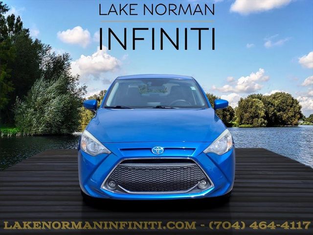 Vehicle image 4 of 32