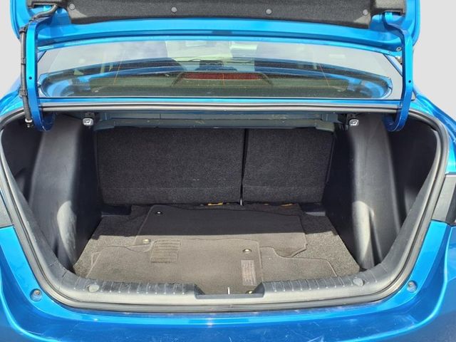 Vehicle image 26 of 32