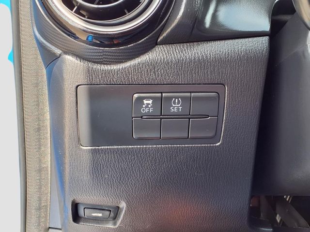 Vehicle image 12 of 32