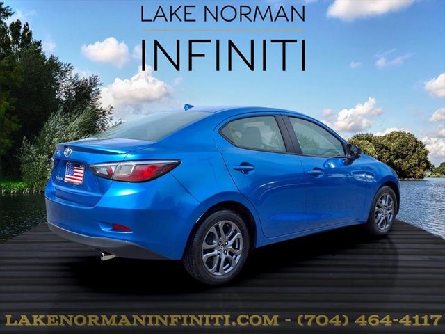 Vehicle image 3 of 32