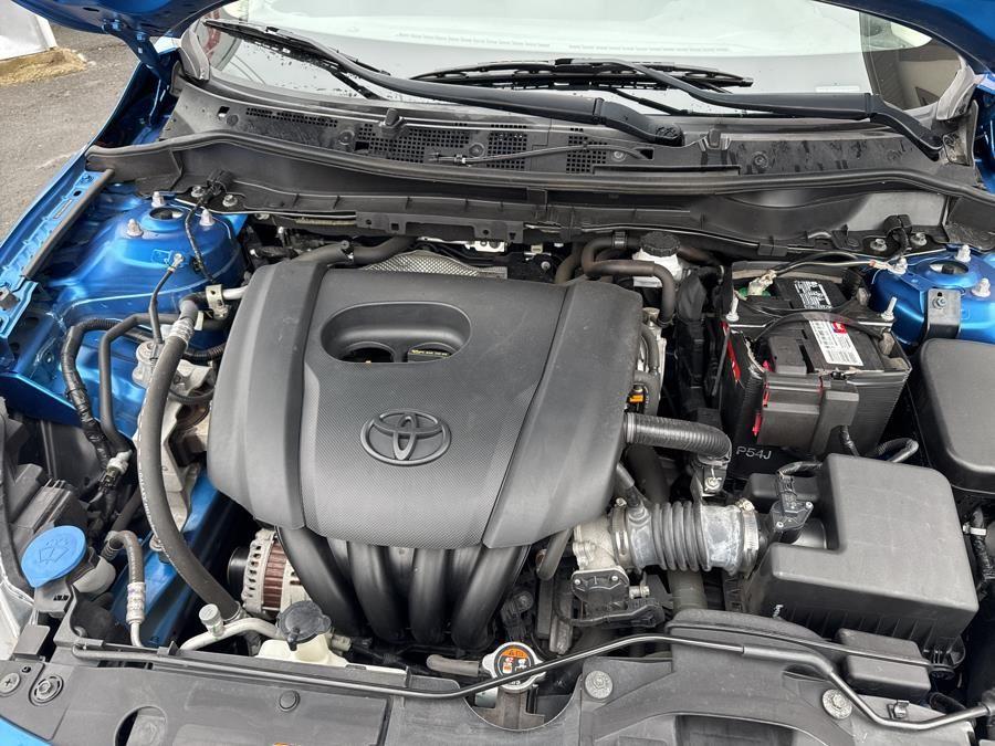 Vehicle image 10 of 19