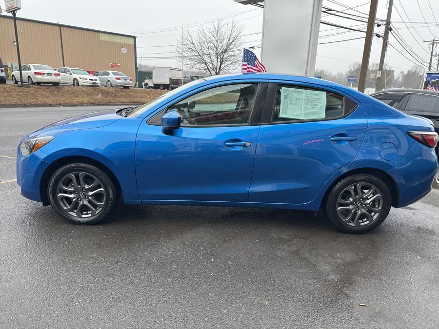 Vehicle image 9 of 19