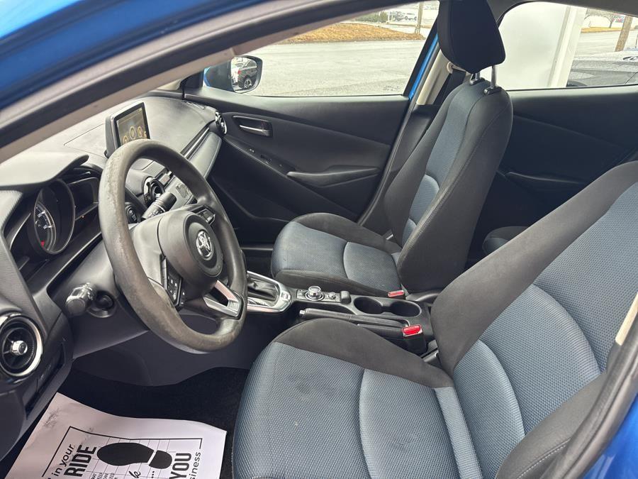 Vehicle image 16 of 19