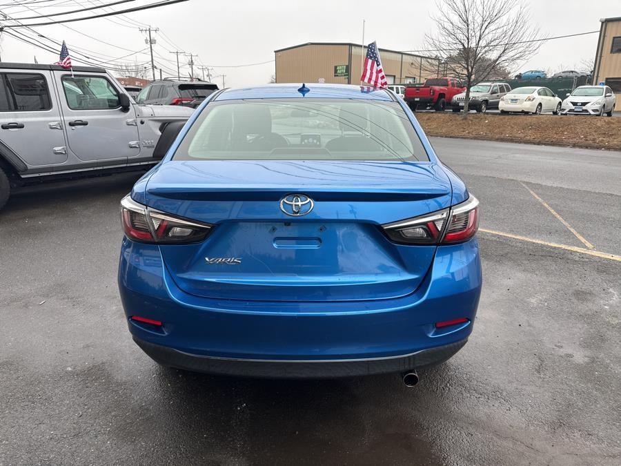 Vehicle image 7 of 19