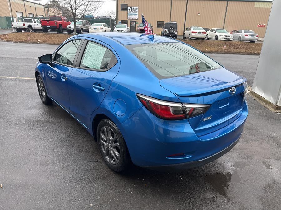 Vehicle image 8 of 19