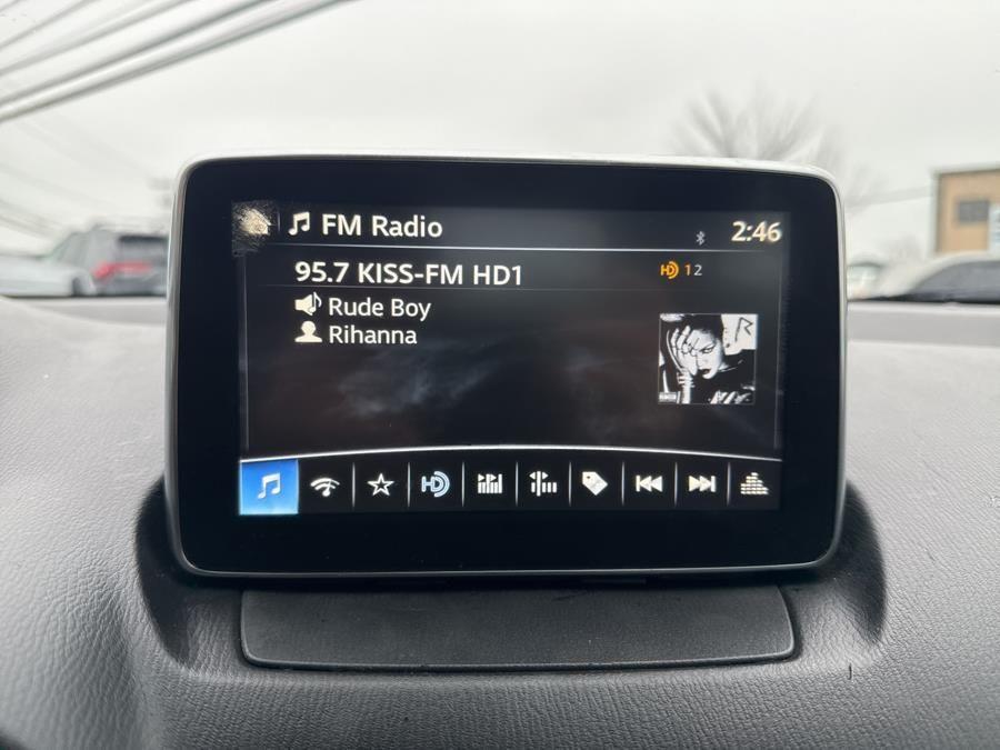 Vehicle image 17 of 19