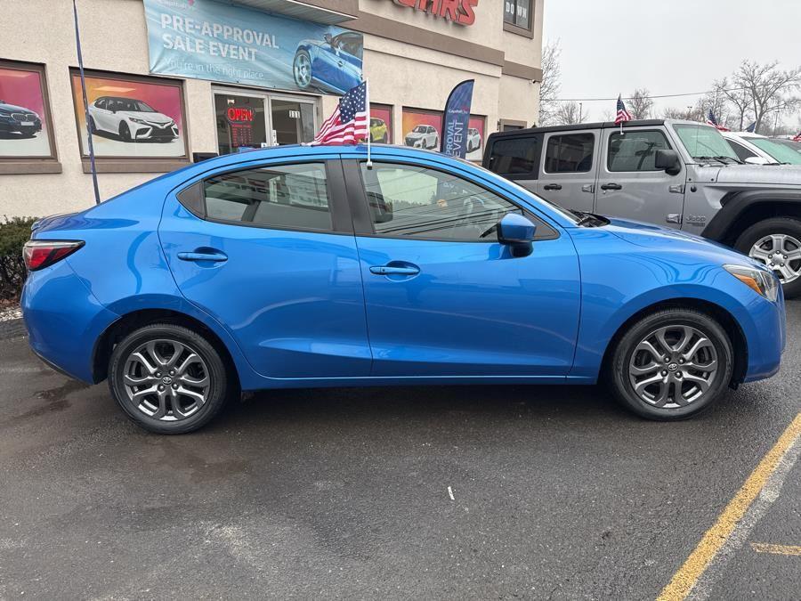 Vehicle image 5 of 19