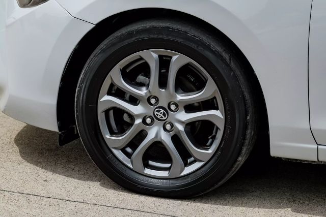 Vehicle image 51 of 54