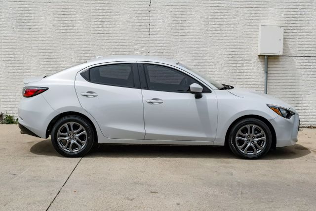 Vehicle image 5 of 54