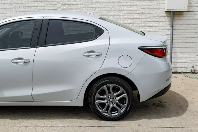 Vehicle image 11 of 54
