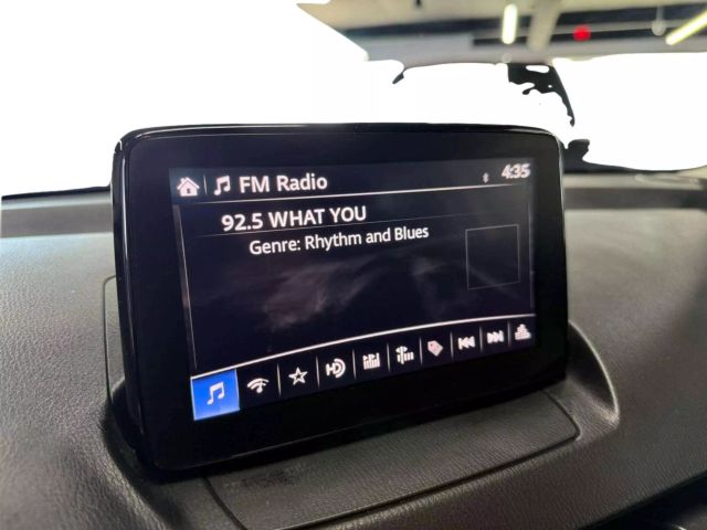 Vehicle image 17 of 21