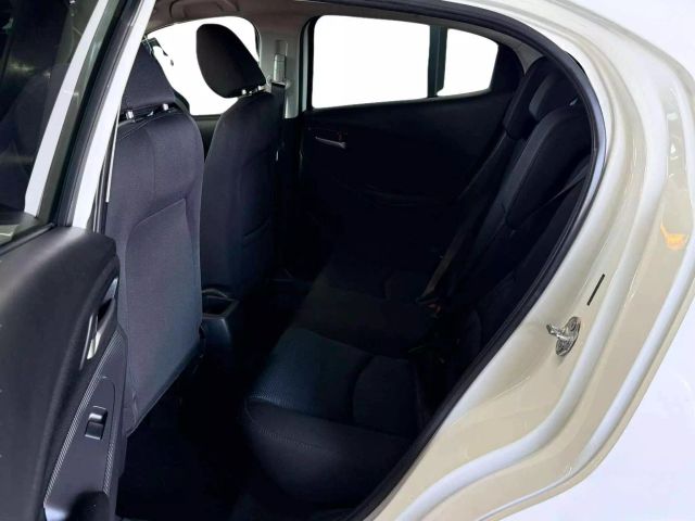 Vehicle image 13 of 21