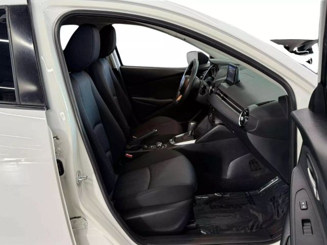 Vehicle image 10 of 21