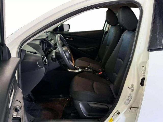 Vehicle image 11 of 21