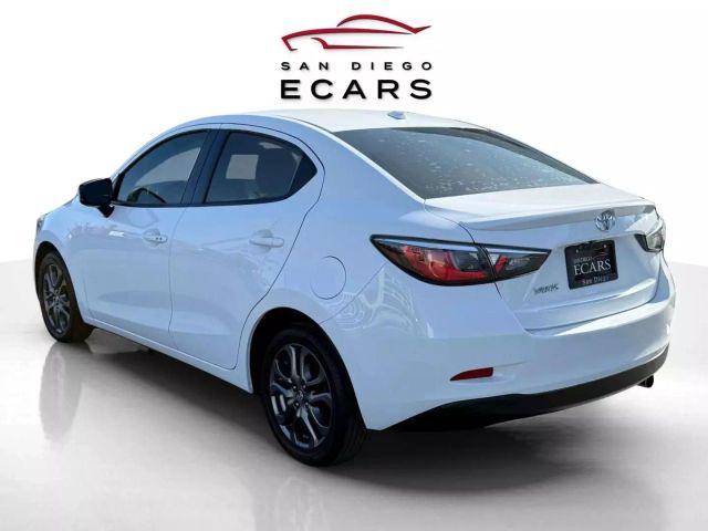 Vehicle image 6 of 21