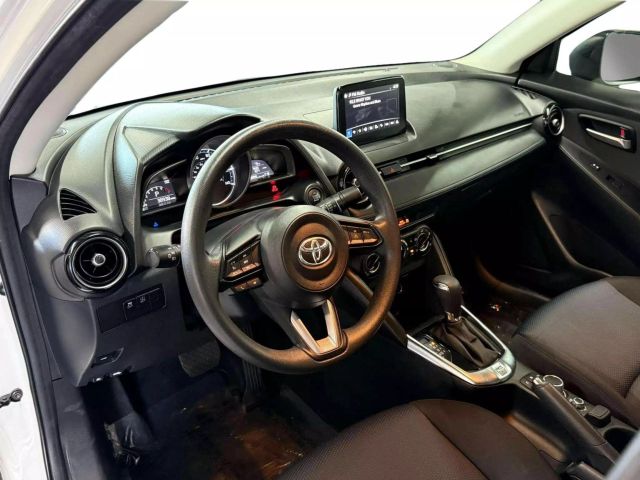 Vehicle image 8 of 21